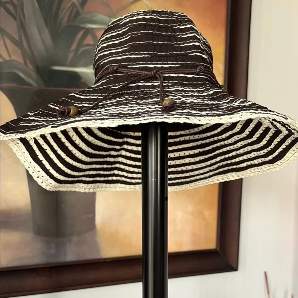Stylish Brown and White Striped Sun‎ Hat